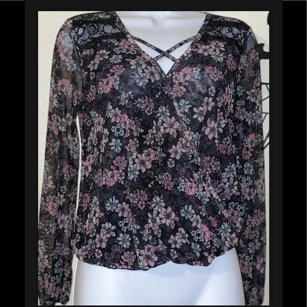 No Boundaries Junior’s Blouse Wrap CrissCross Front Black Sheer Floral Lace Sz 1